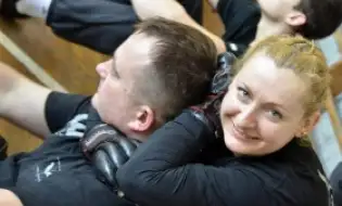 ćwiczenia z
samoobrony krav-maga